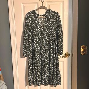 Boden 10L tiered dress in green.